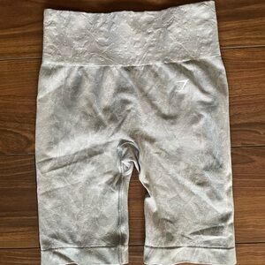 Gymshark High-Waisted Biker Shorts - Light Gray (Scrunch Butt)